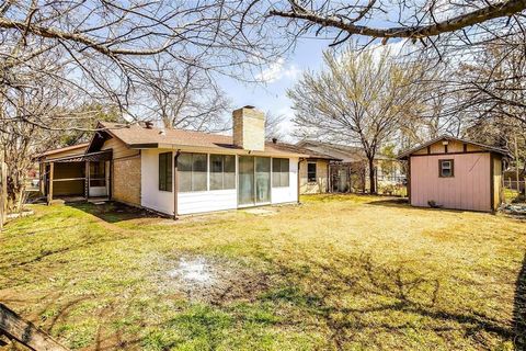 Tiny photo for 1810 Guinevere Street, Arlington, TX 76014 (MLS # 21093929)