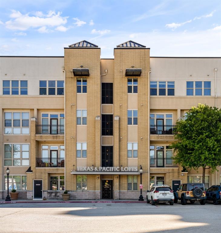 Texas & Pacific Lofts Condo - Residential Lease