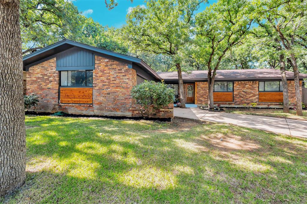 612 Circleview Drive S