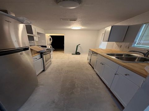 Tiny photo for 655 W Pentagon Parkway, Dallas, TX 75224 (MLS # 21088225)