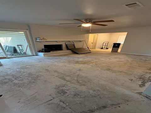 Tiny photo for 655 W Pentagon Parkway, Dallas, TX 75224 (MLS # 21088225)