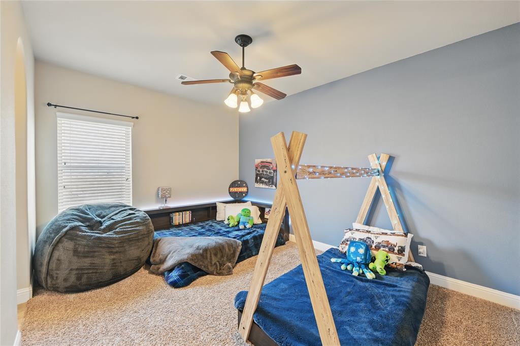 Denton, Texas 76208, United States, 5 Bedrooms Bedrooms, ,4 BathroomsBathrooms,Residential,Pending,142771