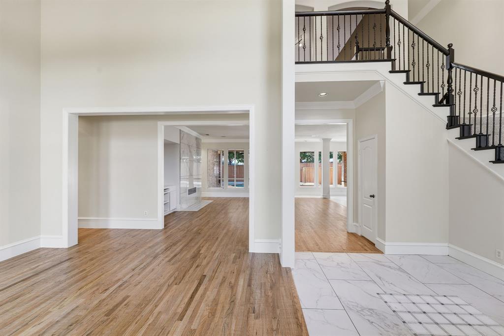 2533 Green Oak Drive