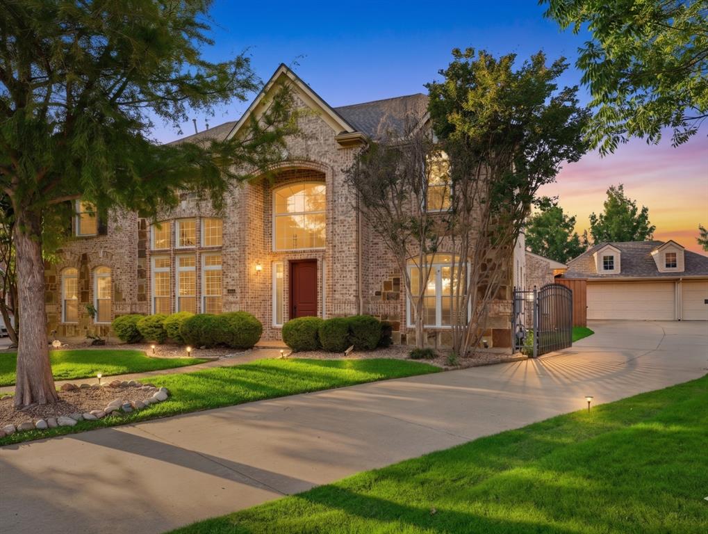 2533 Green Oak Drive