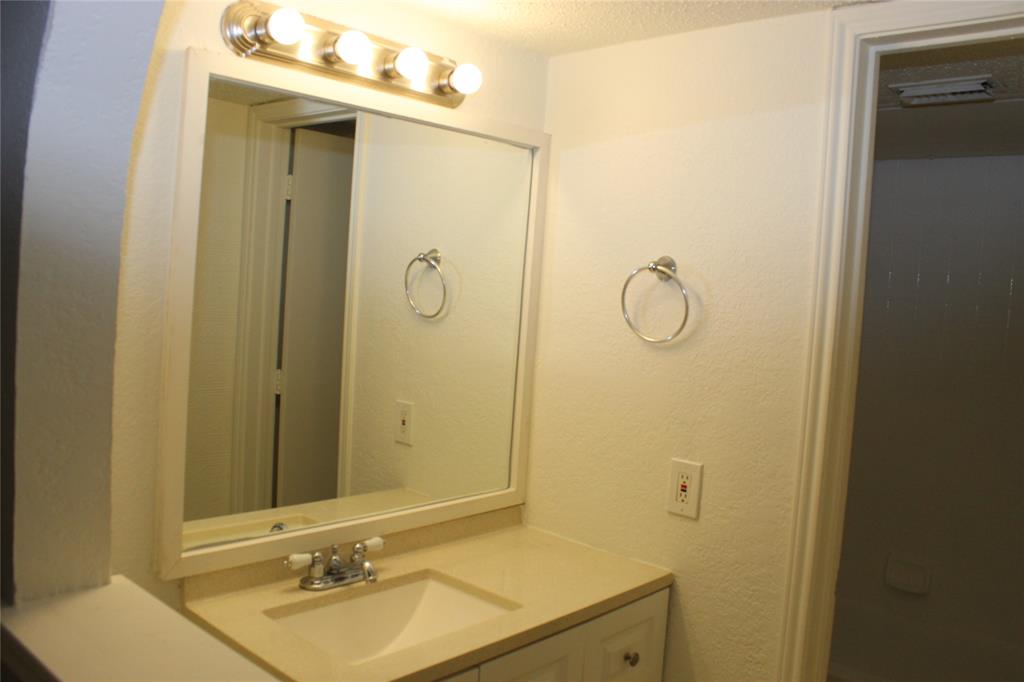 Arlington Oaks Condo - Residential