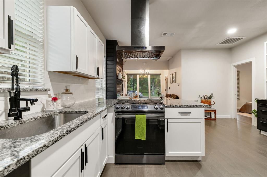 Val E Winstons - Residential