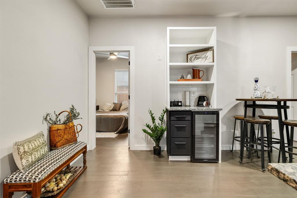 Val E Winstons - Residential