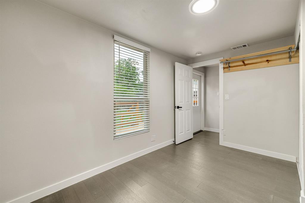 Val E Winstons - Residential