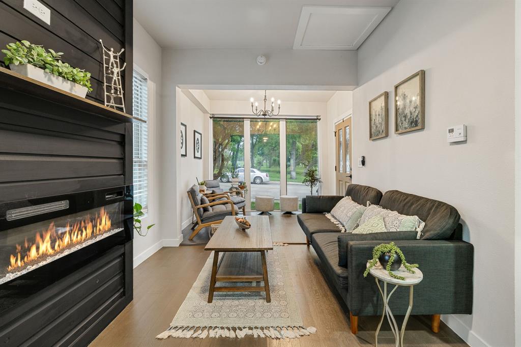 Val E Winstons - Residential