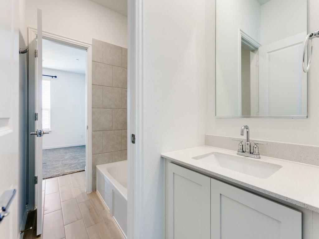 Lakewood Hills East Add - Residential Lease