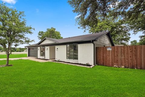 A home in Benbrook