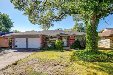 Photo of 8830 Lapanto Lane, Dallas, TX 75227 (MLS # 21399718)