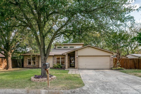 Photo of 904 Dewey Scott Street, Benbrook, TX 76126 (MLS # 21394265)