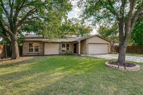 Tiny photo for 904 Dewey Scott Street, Benbrook, TX 76126 (MLS # 21394265)