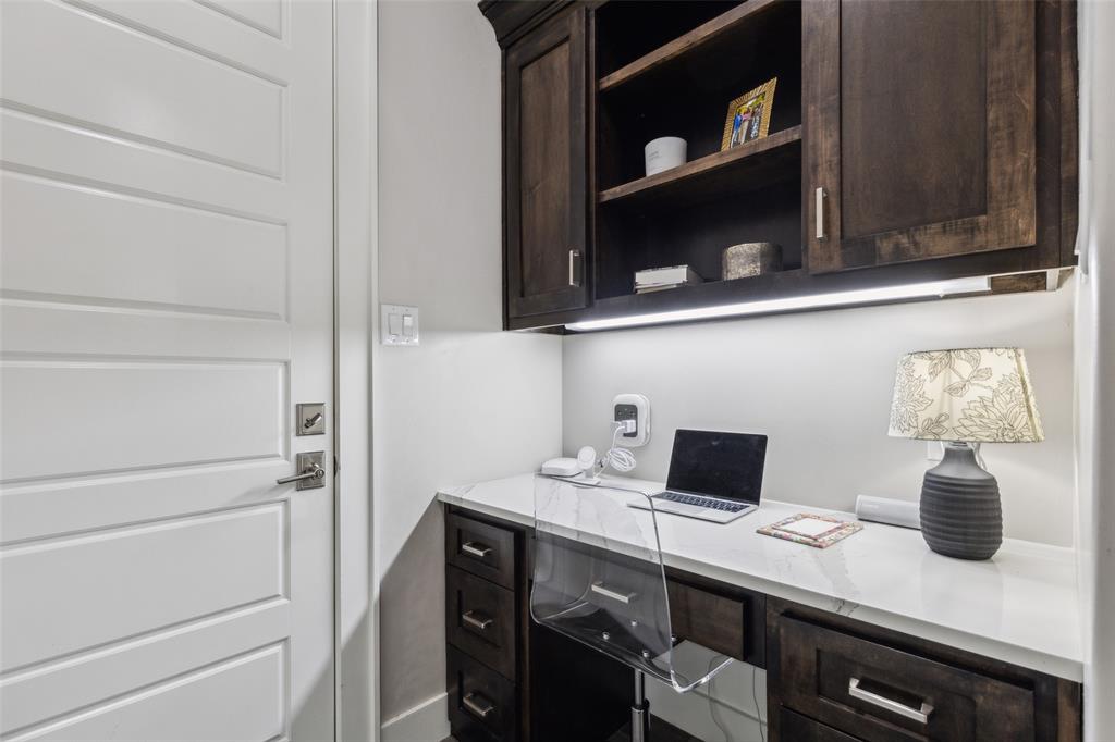 Waters Edge At Hogans Glen Ph - Residential