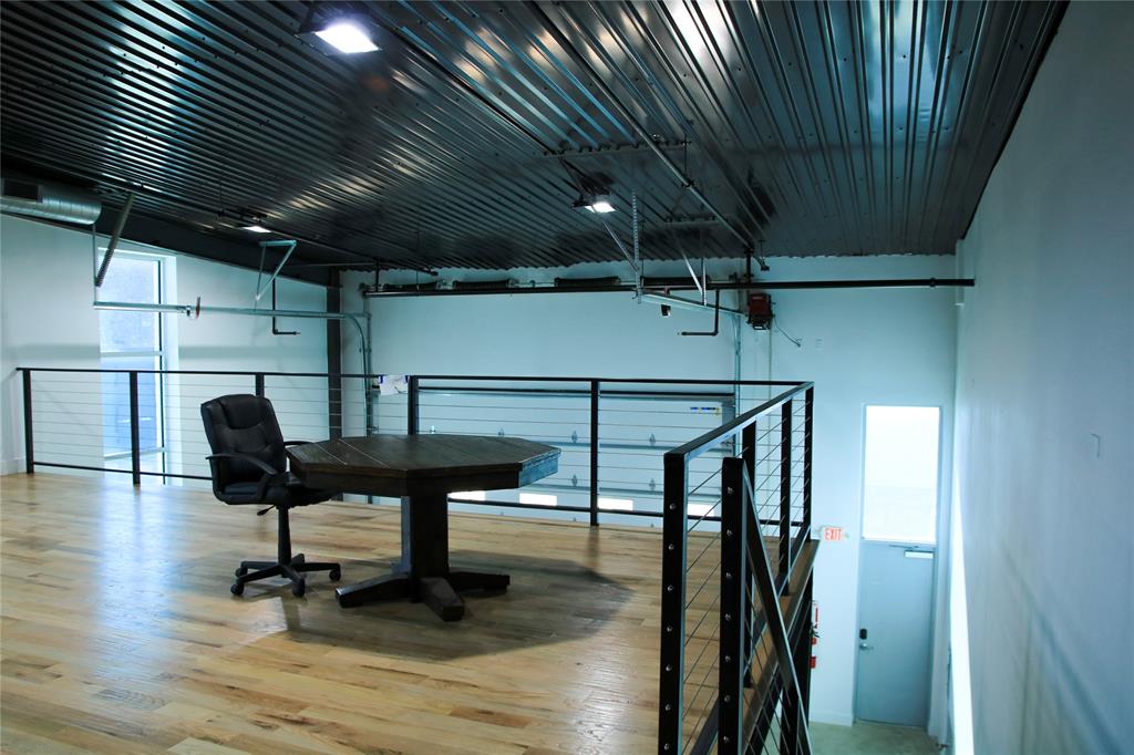 1725 N US 377 Highway 601