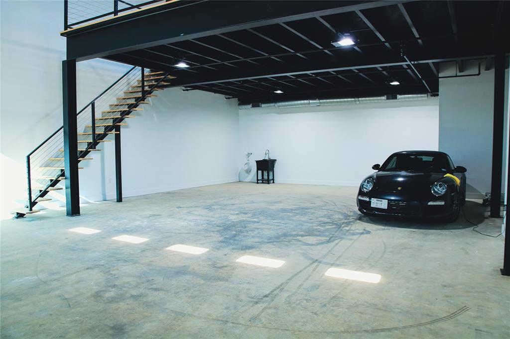 1725 N US 377 Highway 601