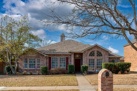 Photo of 6813 Aimpoint Drive, Plano, TX 75023 (MLS # 21314979)