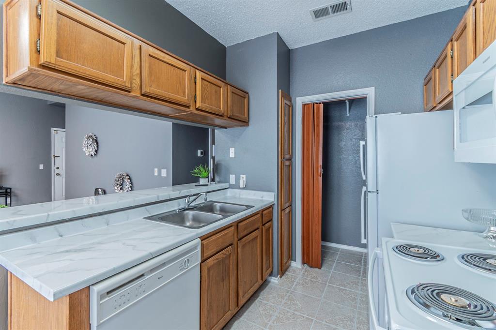 Oaks On The Bend Condos Ph 01-04 - Residential