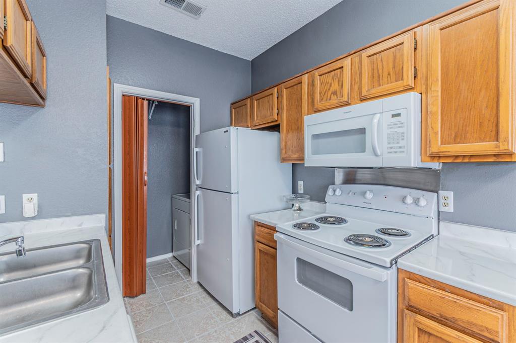 Oaks On The Bend Condos Ph 01-04 - Residential