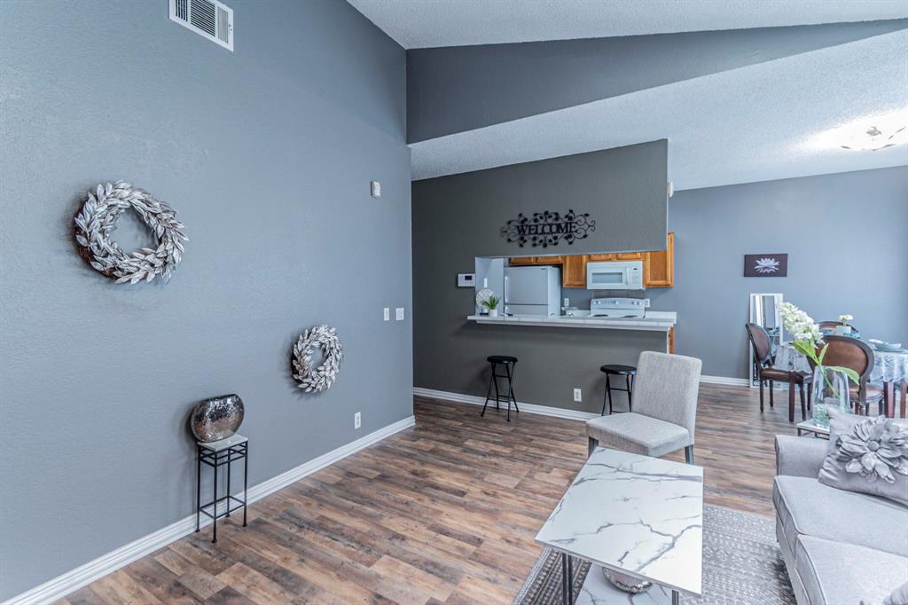 Oaks On The Bend Condos Ph 01-04 - Residential