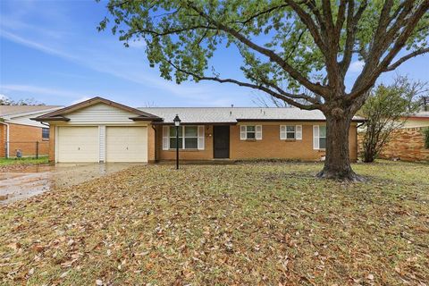 214 Jill Ann Drive Burleson TX 76028