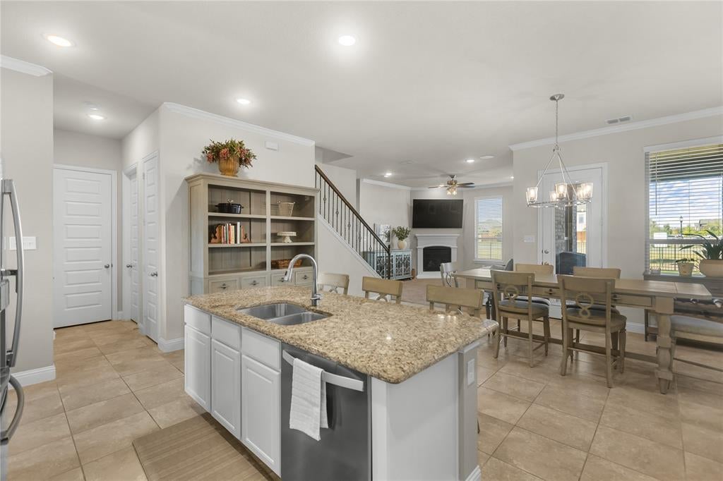 2805 Lakeside Drive