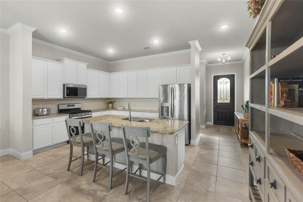 2805 Lakeside Drive