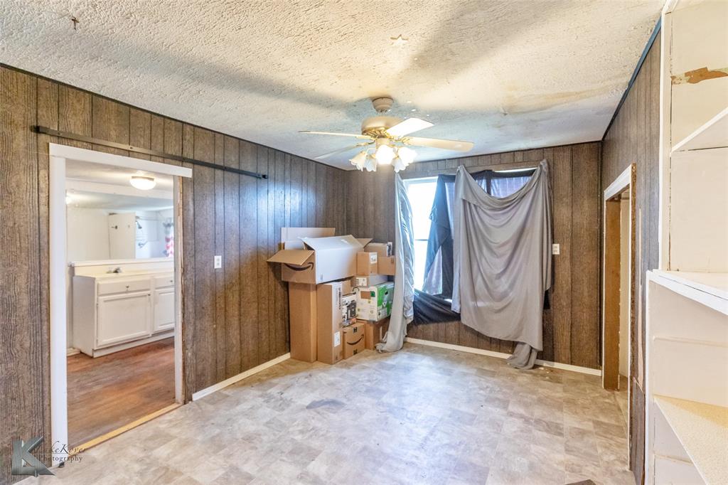 711 & 713 S Neches Street