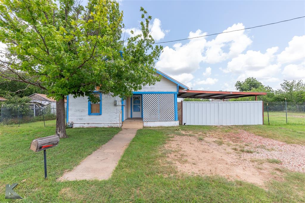711 & 713 S Neches Street