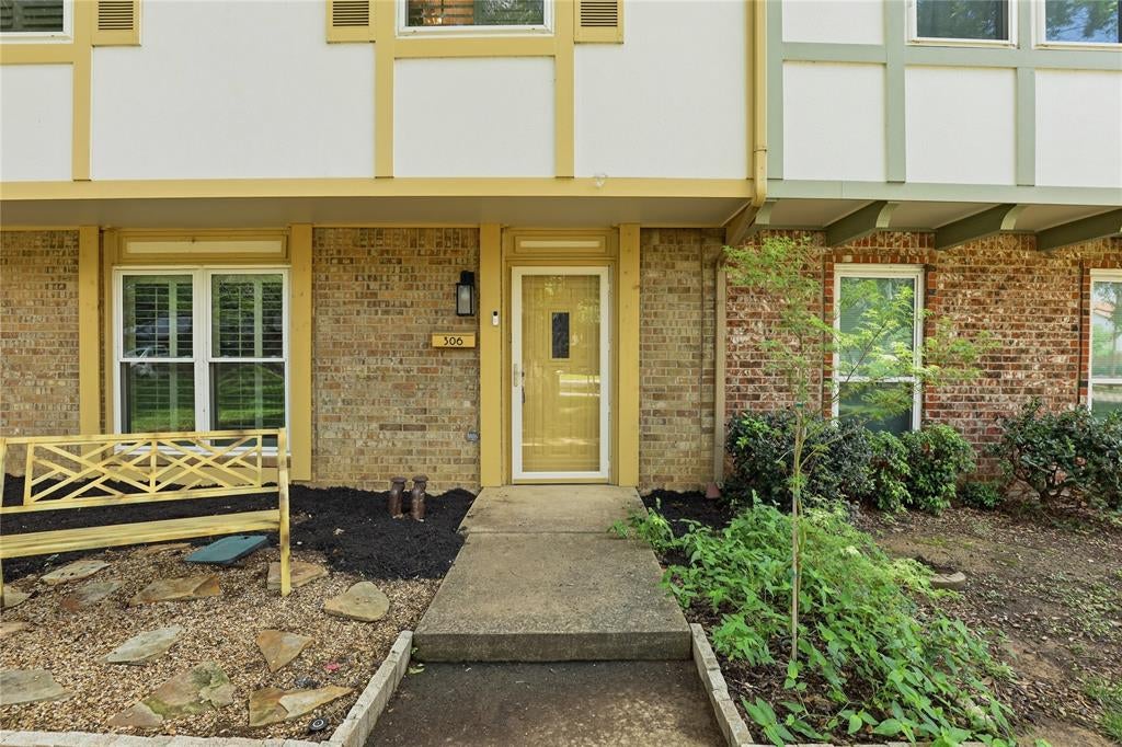 306 Westview Terrace