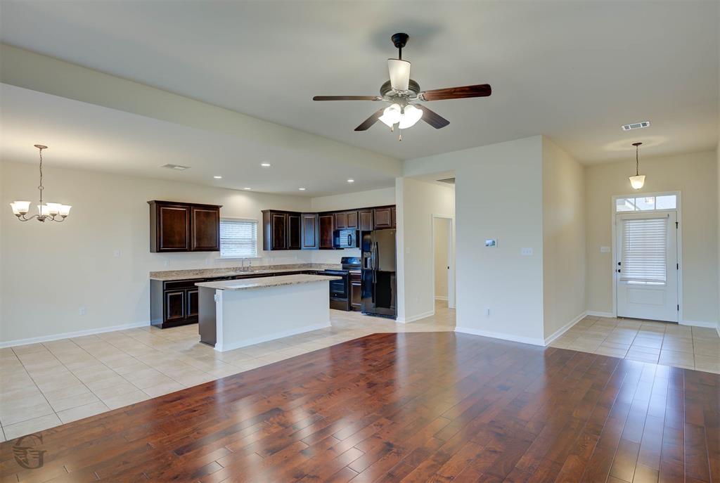 VICTORIA MEADOWS - Residential