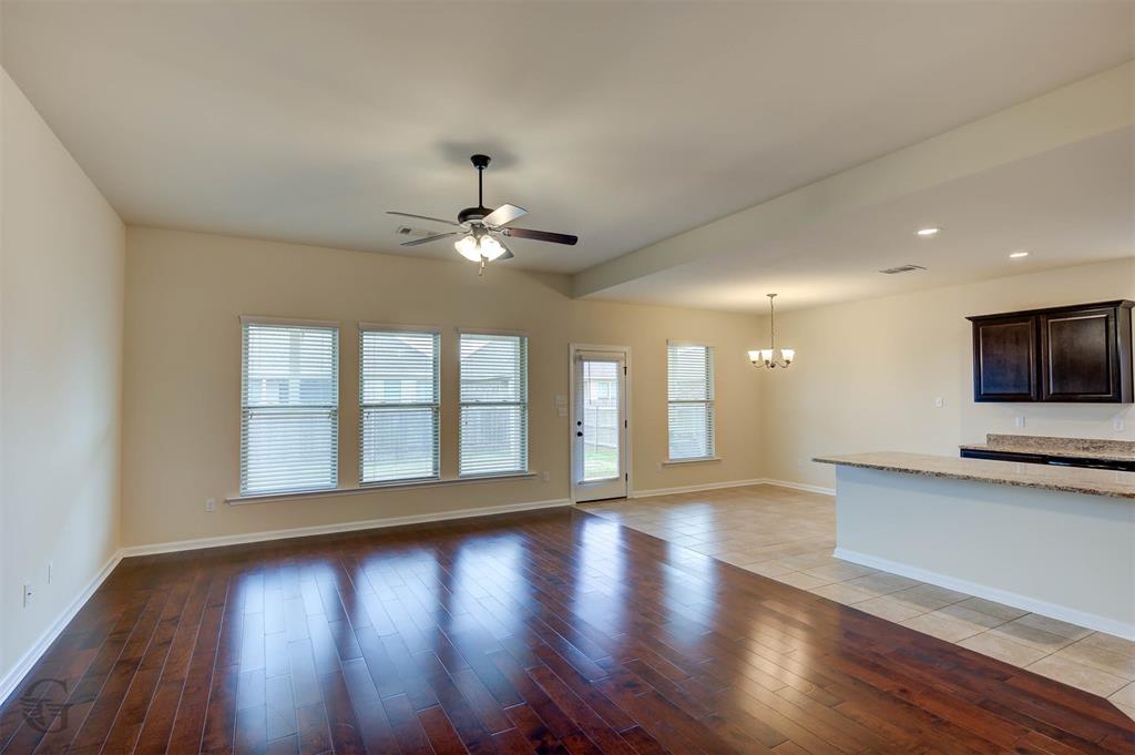 VICTORIA MEADOWS - Residential