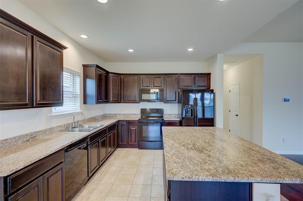 VICTORIA MEADOWS - Residential