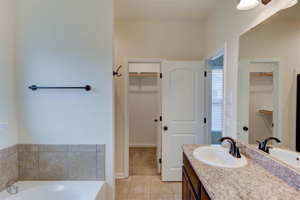 VICTORIA MEADOWS - Residential