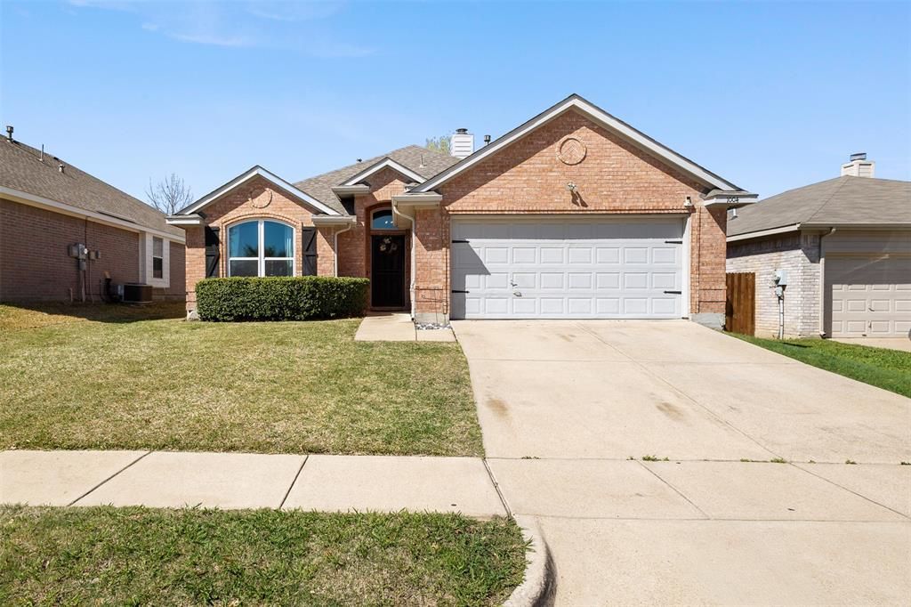 Photo of 1004 Grand National Boulevard, Fort Worth, TX 76179 (MLS # 21201968)