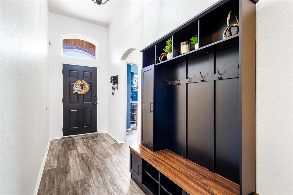 1004 Grand National Boulevard