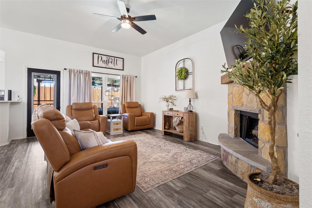 1004 Grand National Boulevard