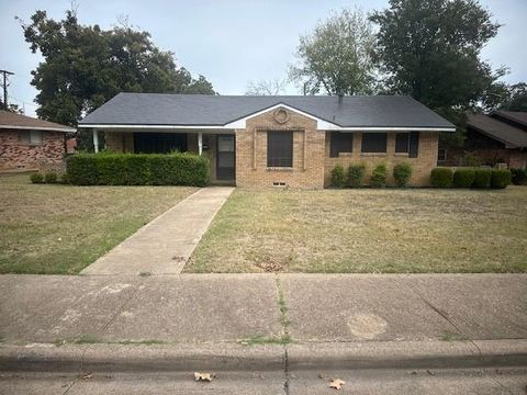 Photo of 7152 Indian Ridge Trail, Dallas, TX 75232 (MLS # 21095521) Photo of 7152 Indian Ridge Trail, Dallas, TX 75232 (MLS # 21095521)