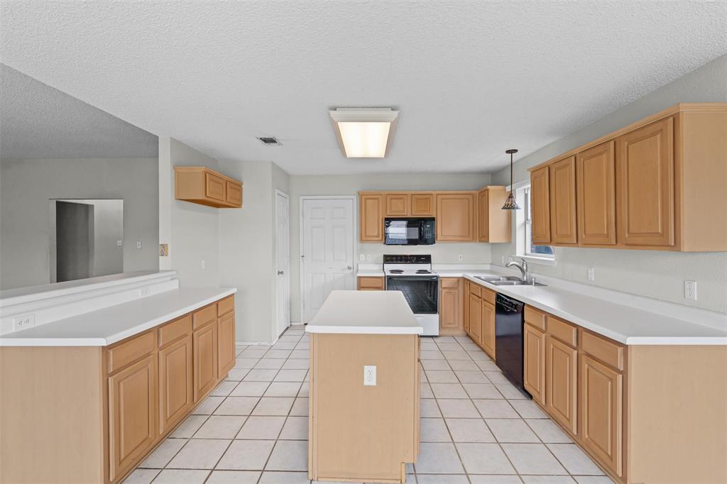 Benbrook, Texas 76126, United States, 3 Bedrooms Bedrooms, ,2 BathroomsBathrooms,Residential,Active,196464