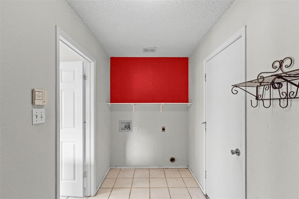 Benbrook, Texas 76126, United States, 3 Bedrooms Bedrooms, ,2 BathroomsBathrooms,Residential,Active,196464