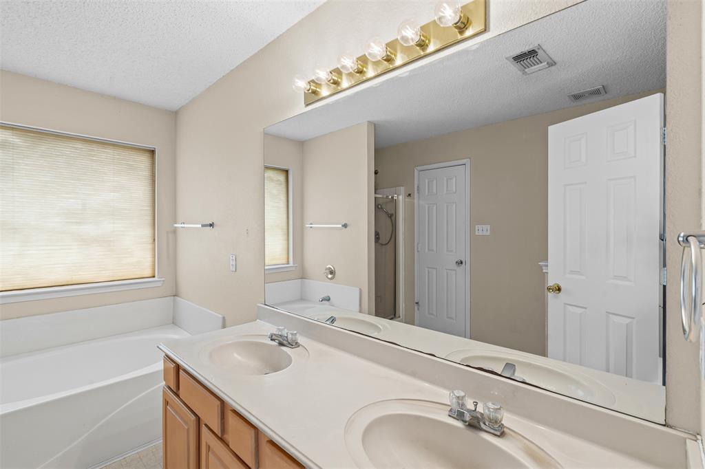 Benbrook, Texas 76126, United States, 3 Bedrooms Bedrooms, ,2 BathroomsBathrooms,Residential,Active,196464