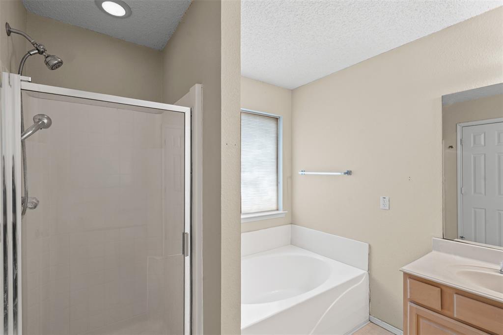 Benbrook, Texas 76126, United States, 3 Bedrooms Bedrooms, ,2 BathroomsBathrooms,Residential,Active,196464