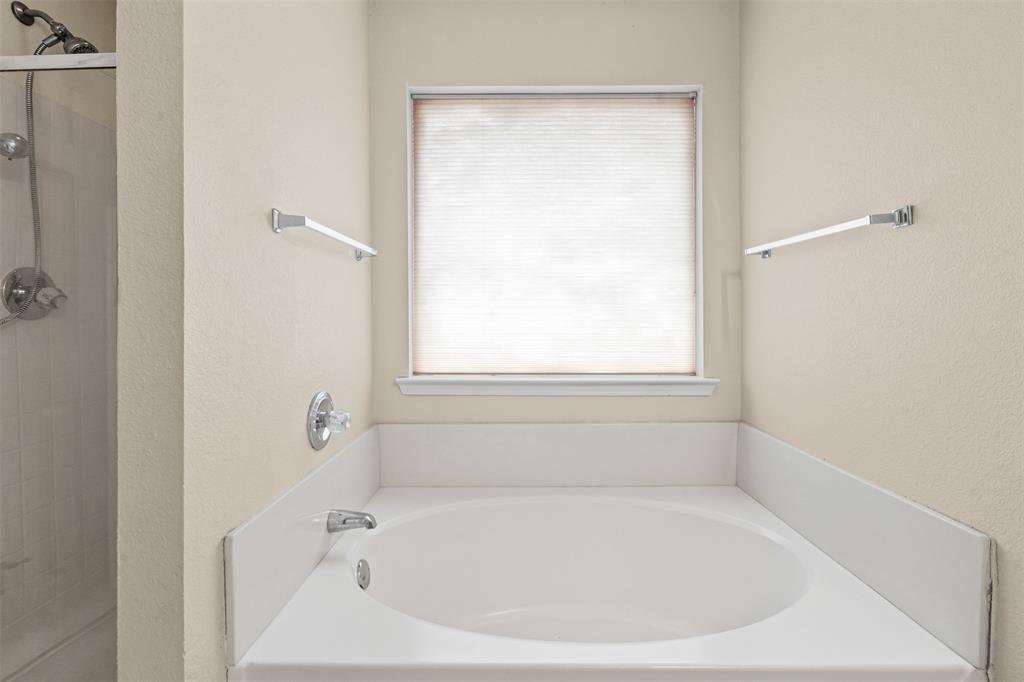 Benbrook, Texas 76126, United States, 3 Bedrooms Bedrooms, ,2 BathroomsBathrooms,Residential,Active,196464