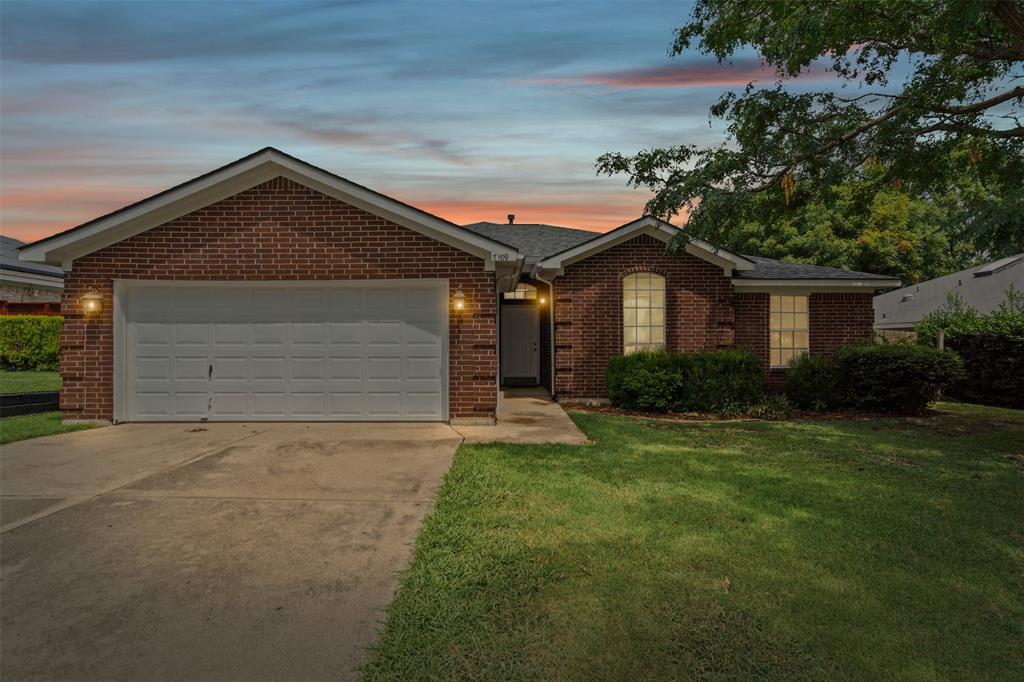 Benbrook, Texas 76126, United States, 3 Bedrooms Bedrooms, ,2 BathroomsBathrooms,Residential,Active,196464