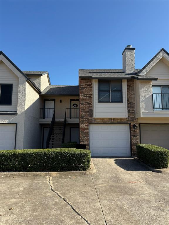 823 W Harwood Road E