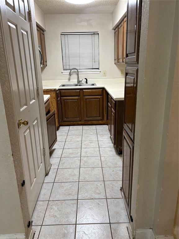 823 W Harwood Road E