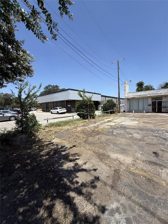 336 W Hurst Boulevard