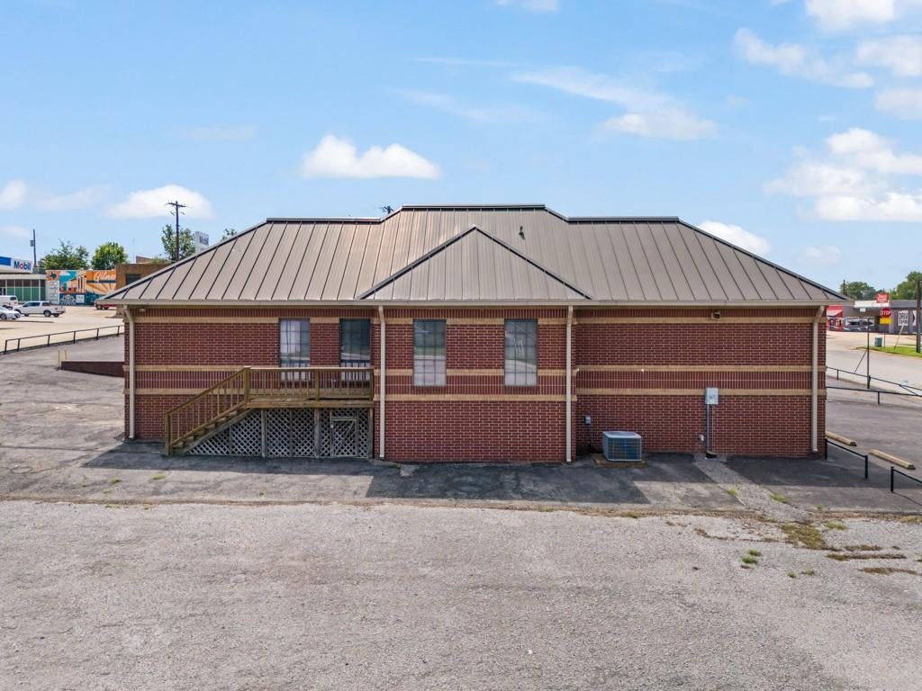 112 US Hwy 271