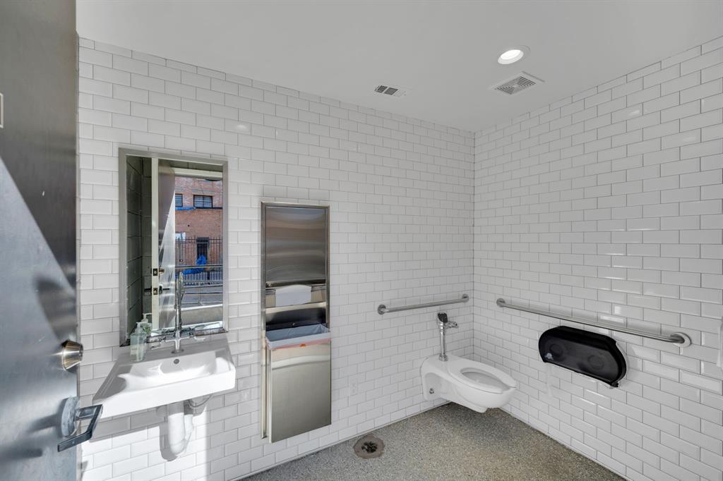 O T Ennis - Commercial Sale